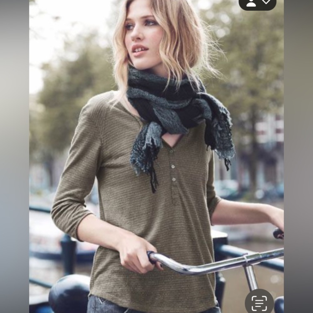 NWT Wrap London Kate top in Metallic Stripe threading, size 6